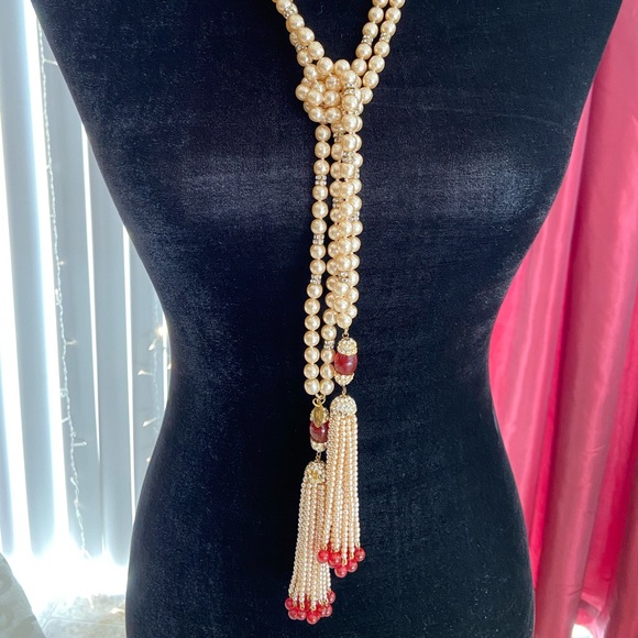 CHANEL Jewelry - CHANEL Vintage (1983) Pearl Lariat necklace